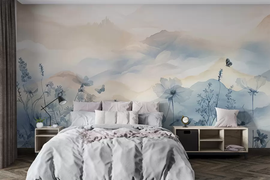wall murals Спокојан пејзаж са магловитим планинским венцем у позадини, окружен пољем деликатног плавог цвећа w08339