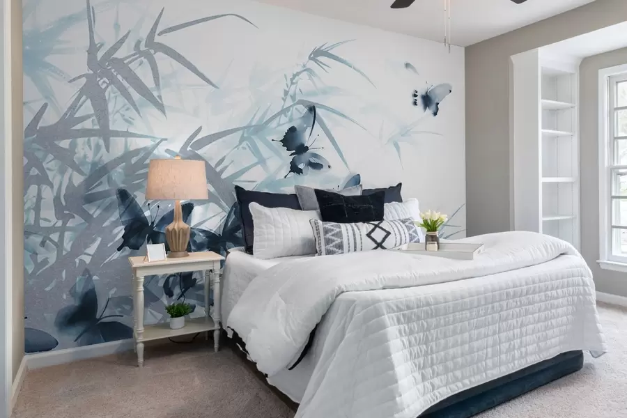 wall murals Текстурни бамбусови листови и стабљике са летећим плавим лептирима са провидним крилима w08524