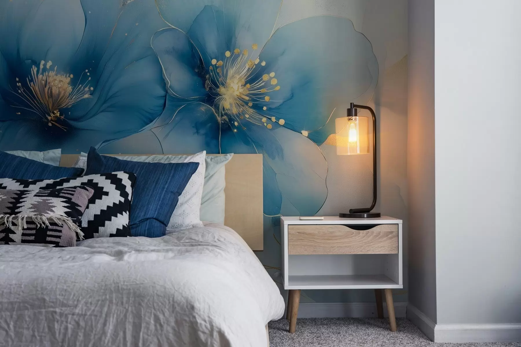 wall murals Сањива цветна слика са великим, деликатним плавим цветовима w02769