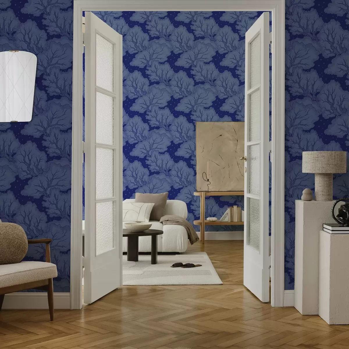 Позадина Силуете дрвећа под звезданим небом у нијансама плаве a00798