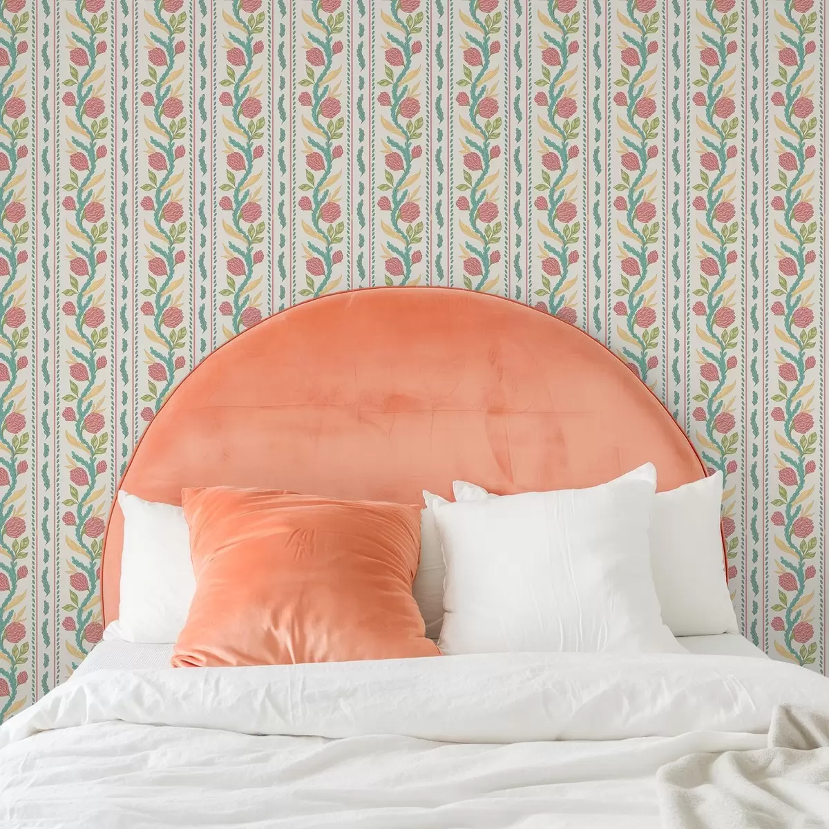 Позадина Пруге са коралним пупољцима на светло кремастој позадини a00816v1