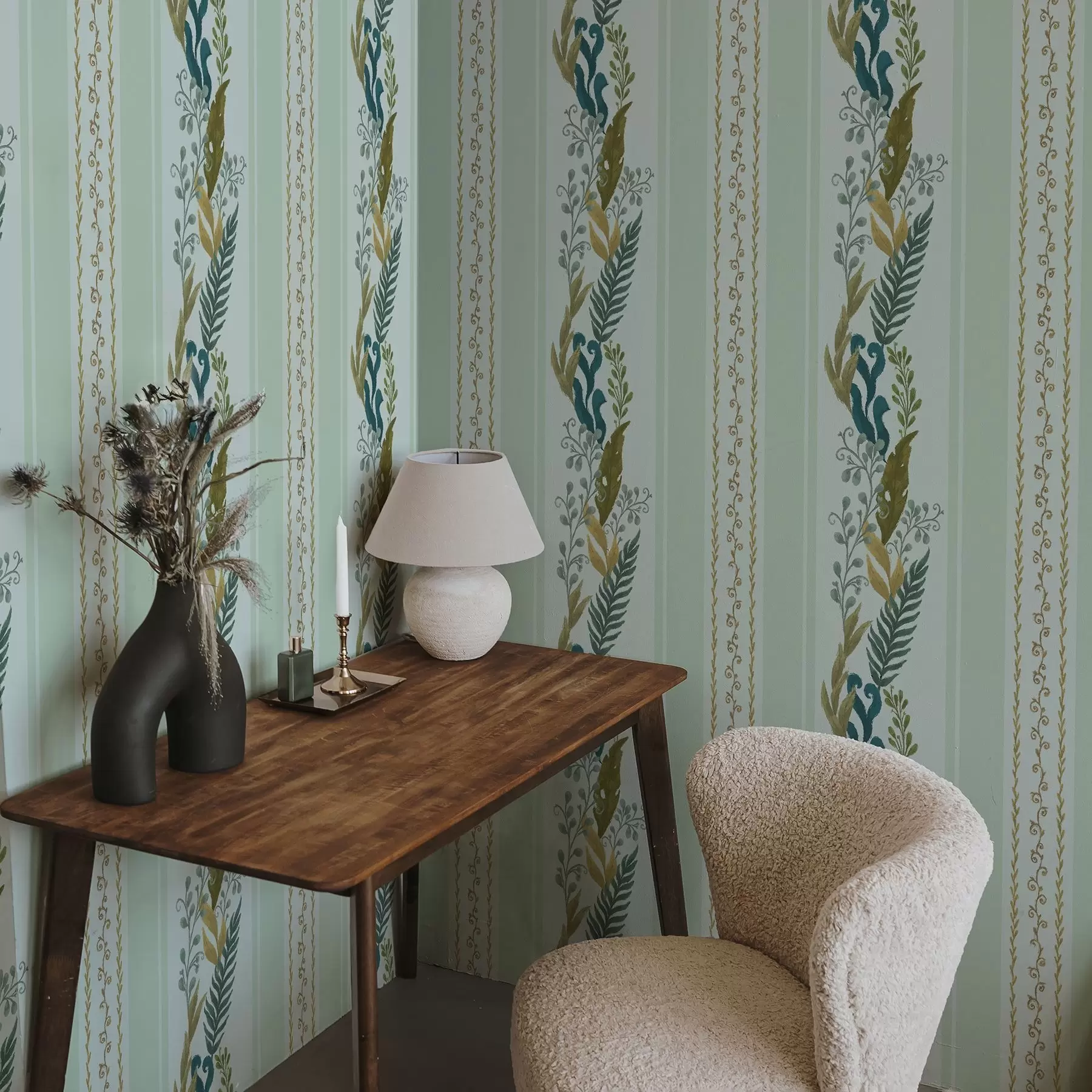 wall murals Широке пруге са сликаним гранчицама на мекој менти a00825v1