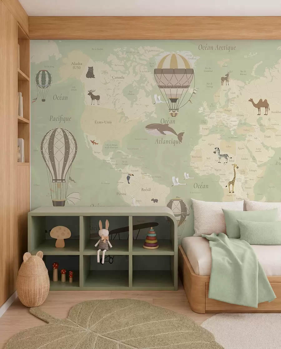 wall murals Мапа света за децу са животињама, авионима и балонима на врући ваздух. Француски језик. Зелена боја. c00003frv2