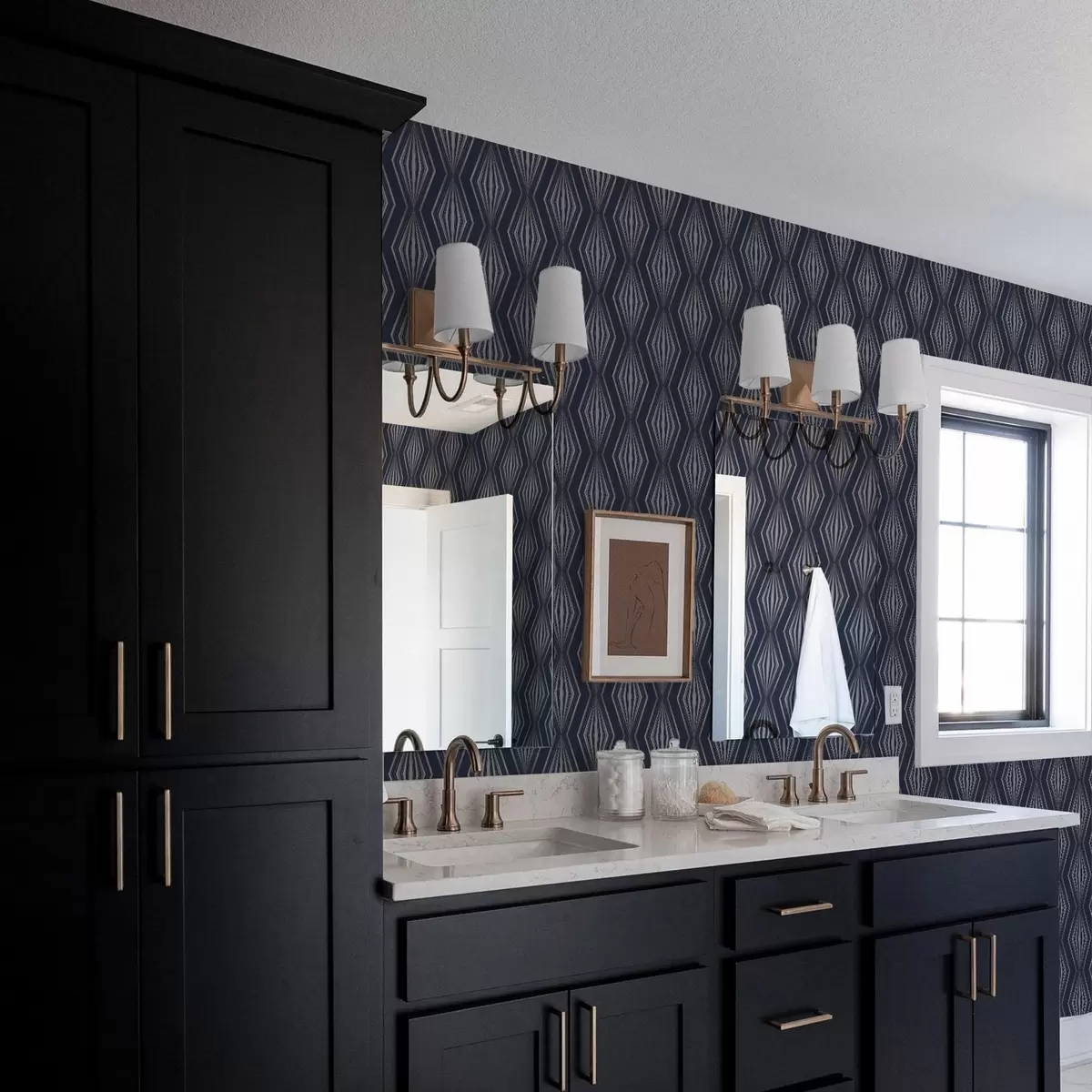 Позадина Геометријски дијаманти у облику зрака на тамноплавој позадини a00925