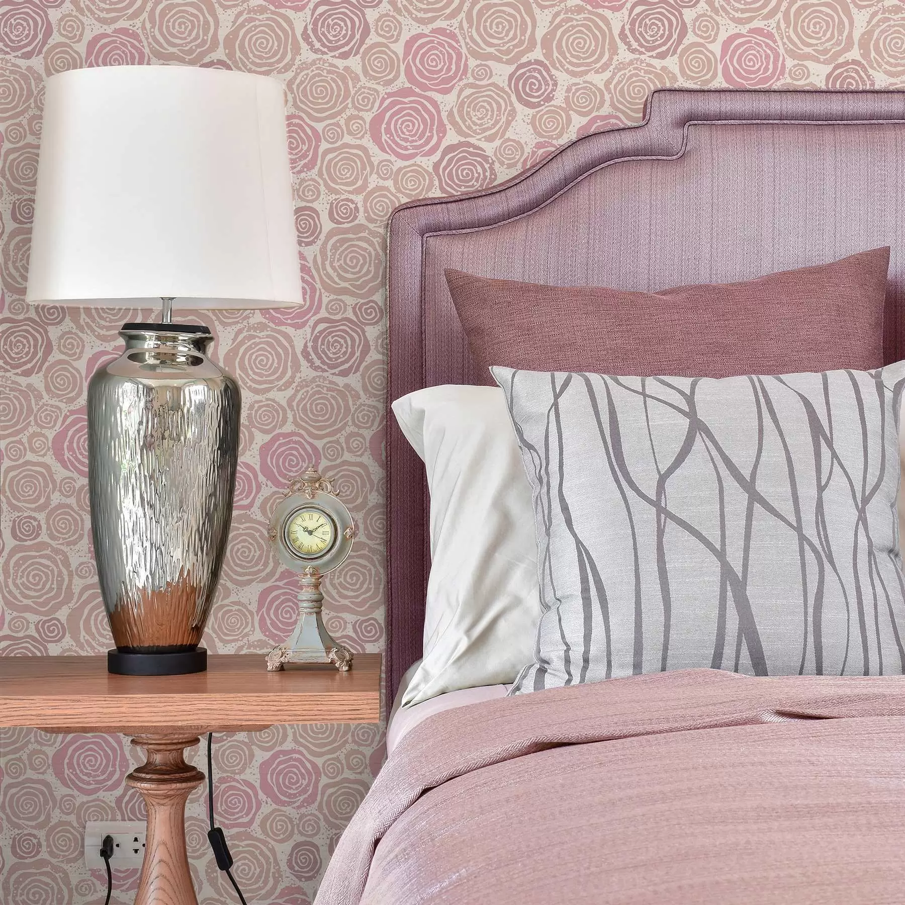 wall murals Спиралне ружичасте руже и прскање на светлој позадини a00955