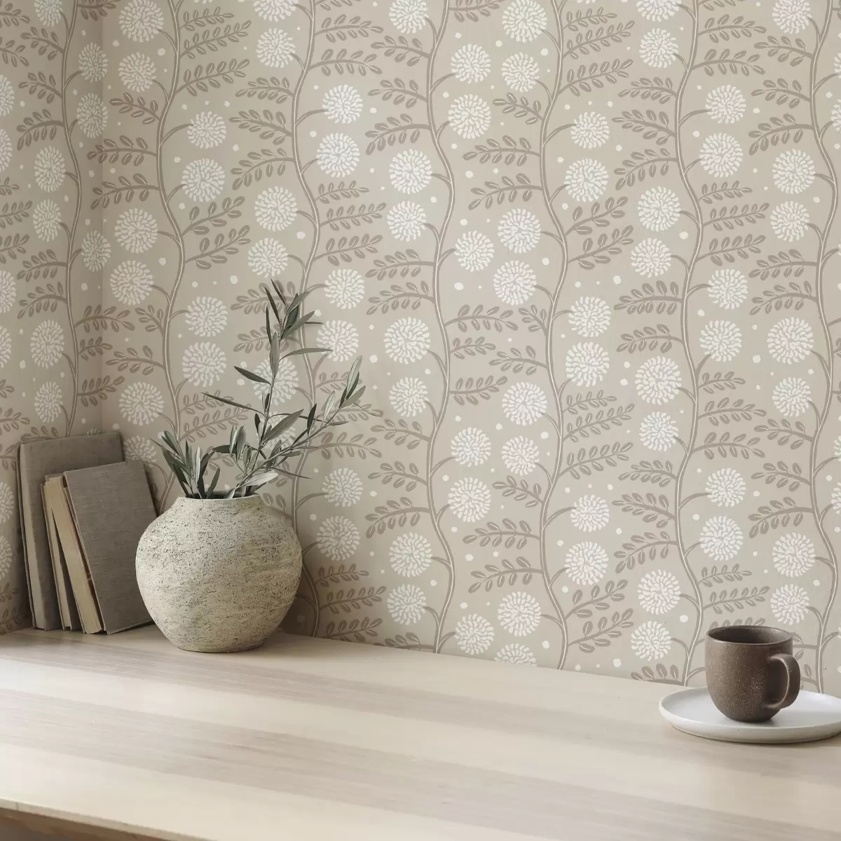 Позадина Беж стабљике са белим пахуљастим цветовима и меким тачкама a00997