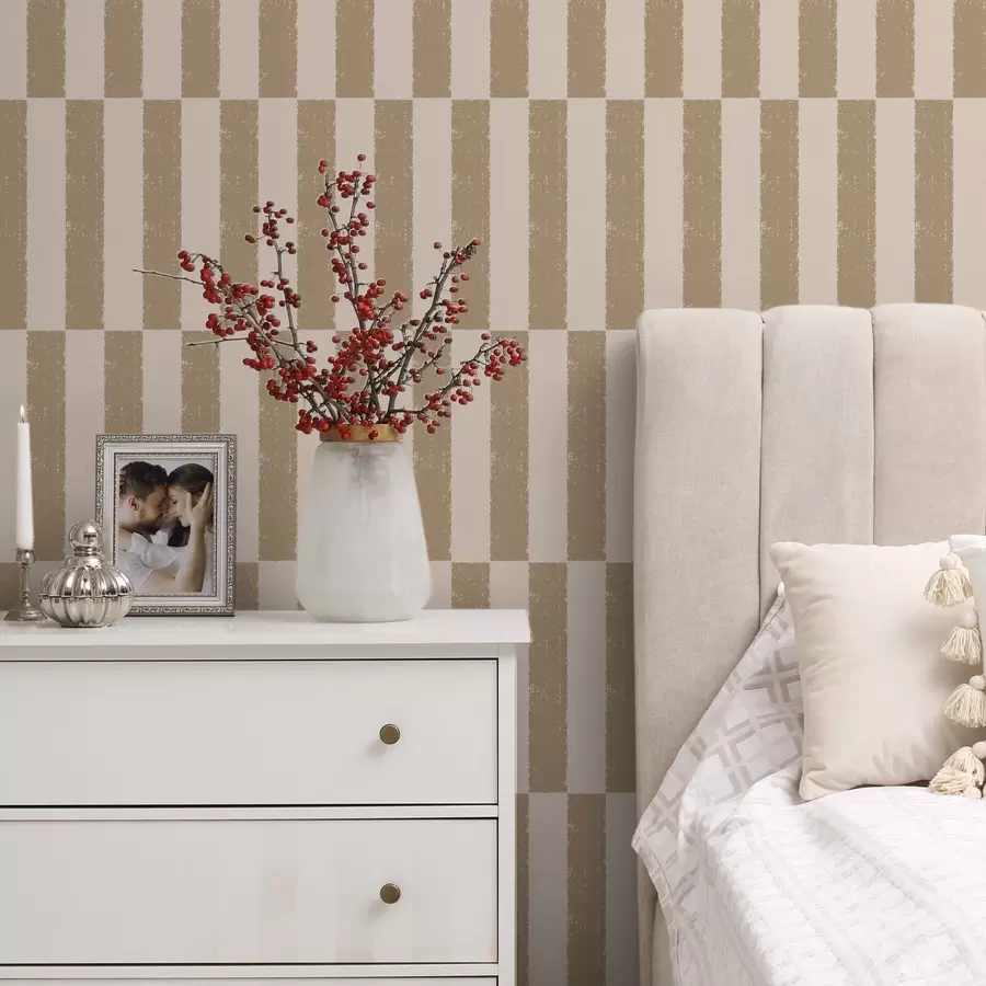 wall murals Смеђе вертикалне пруге на беж позадини a01190v2