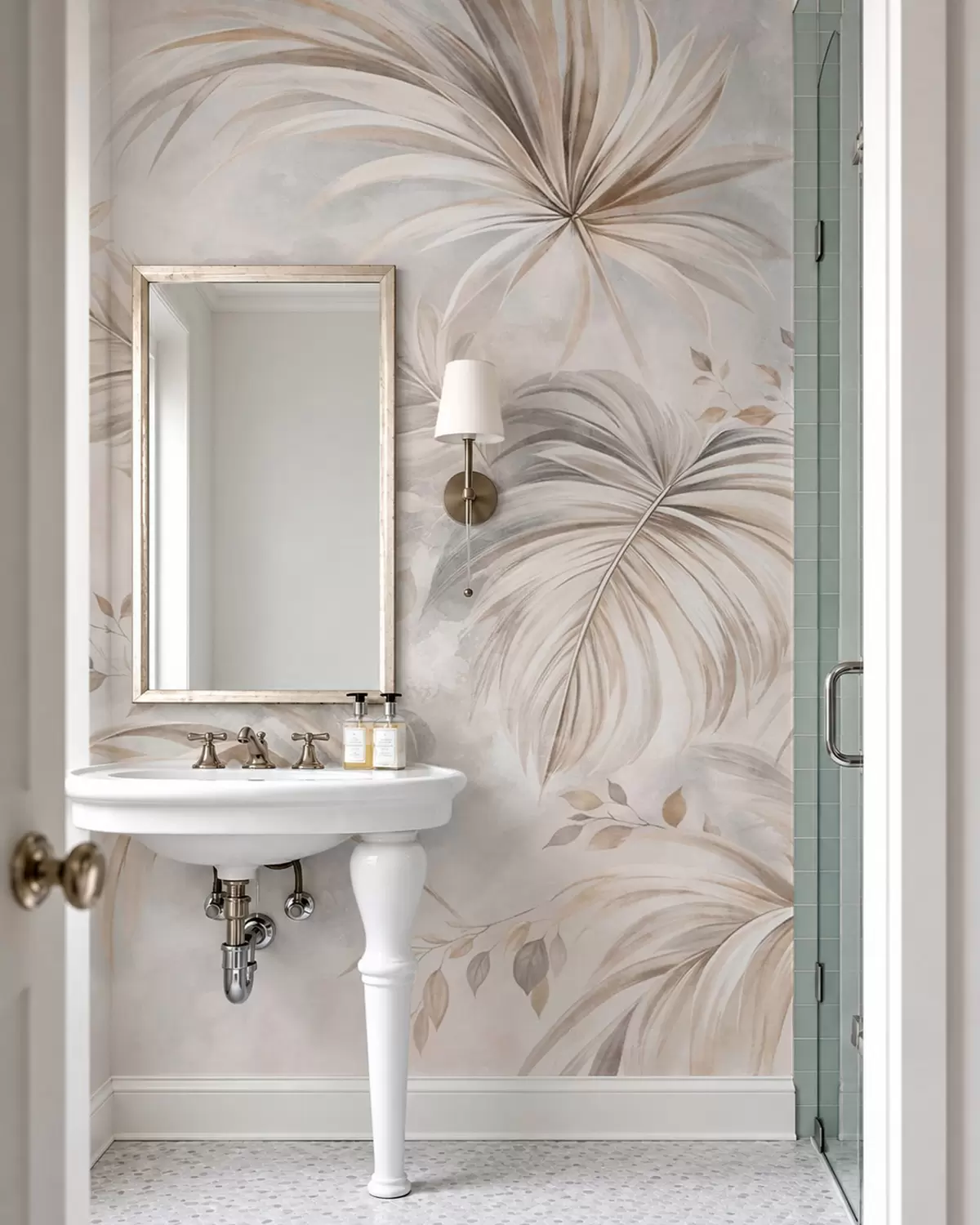 wall murals Тропско лишће у меким беж и сивим тоновима w05956